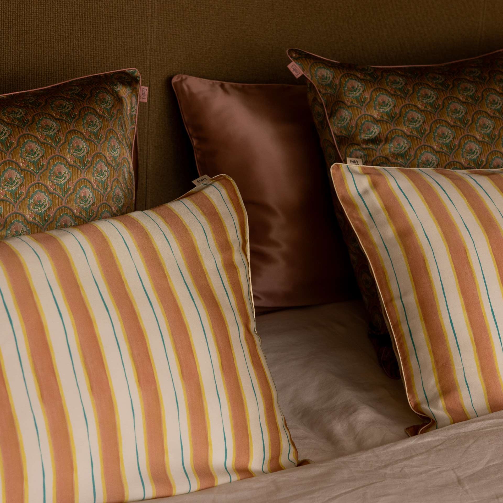 100% Mulberry Silk Pillowcase - Divine Lines